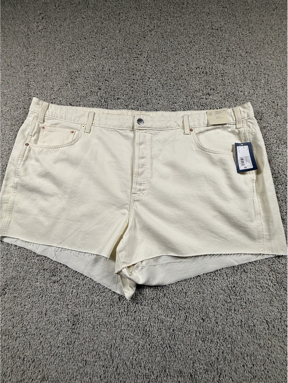 NWT Universal Thread Jean Shorts Women's 28 Ivory Ecru Denim High-Rise